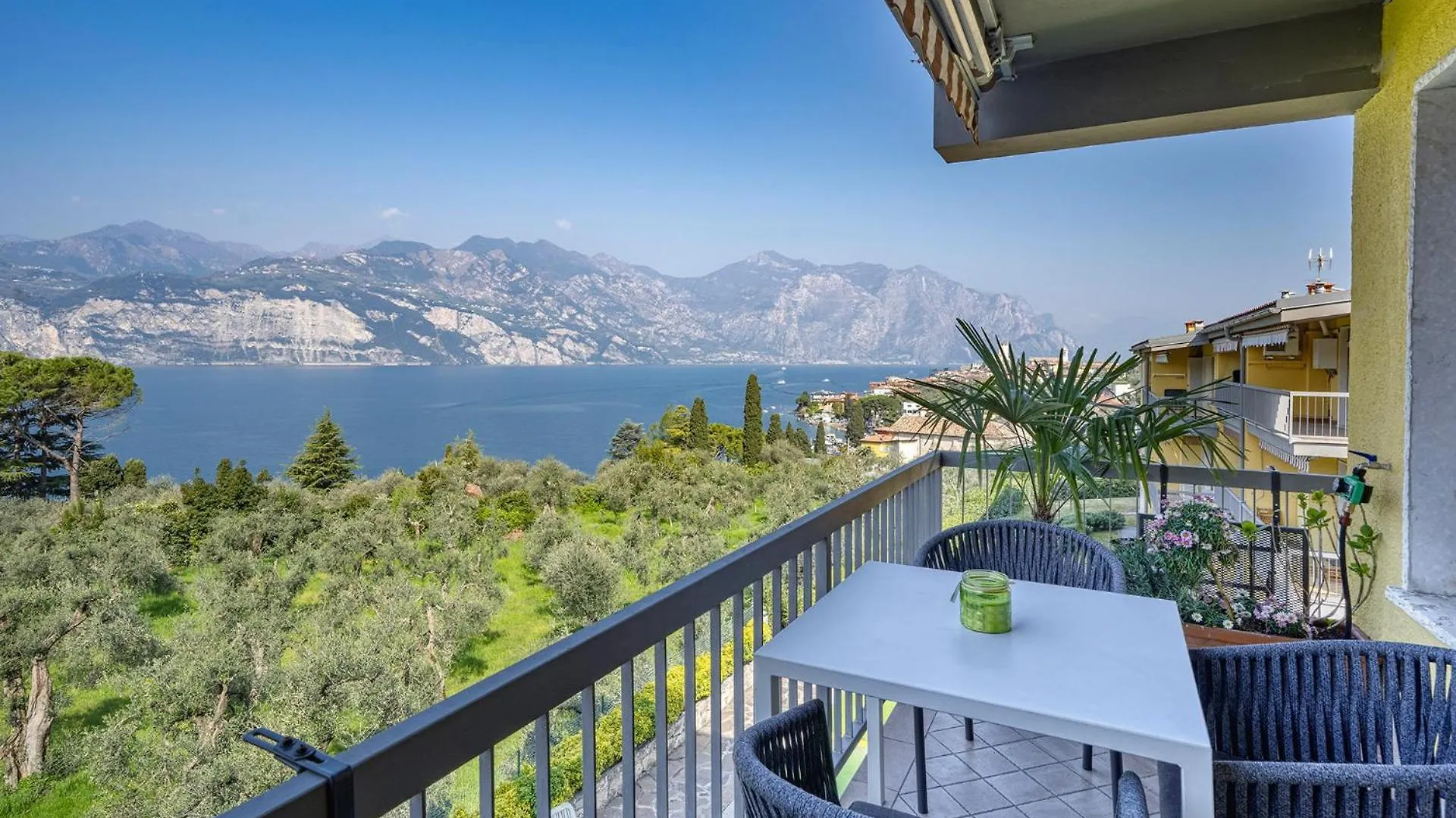 City Central Apartment - Via Panoramica 38 - Malcesine - Pool & Amazing Lakeview Italy
