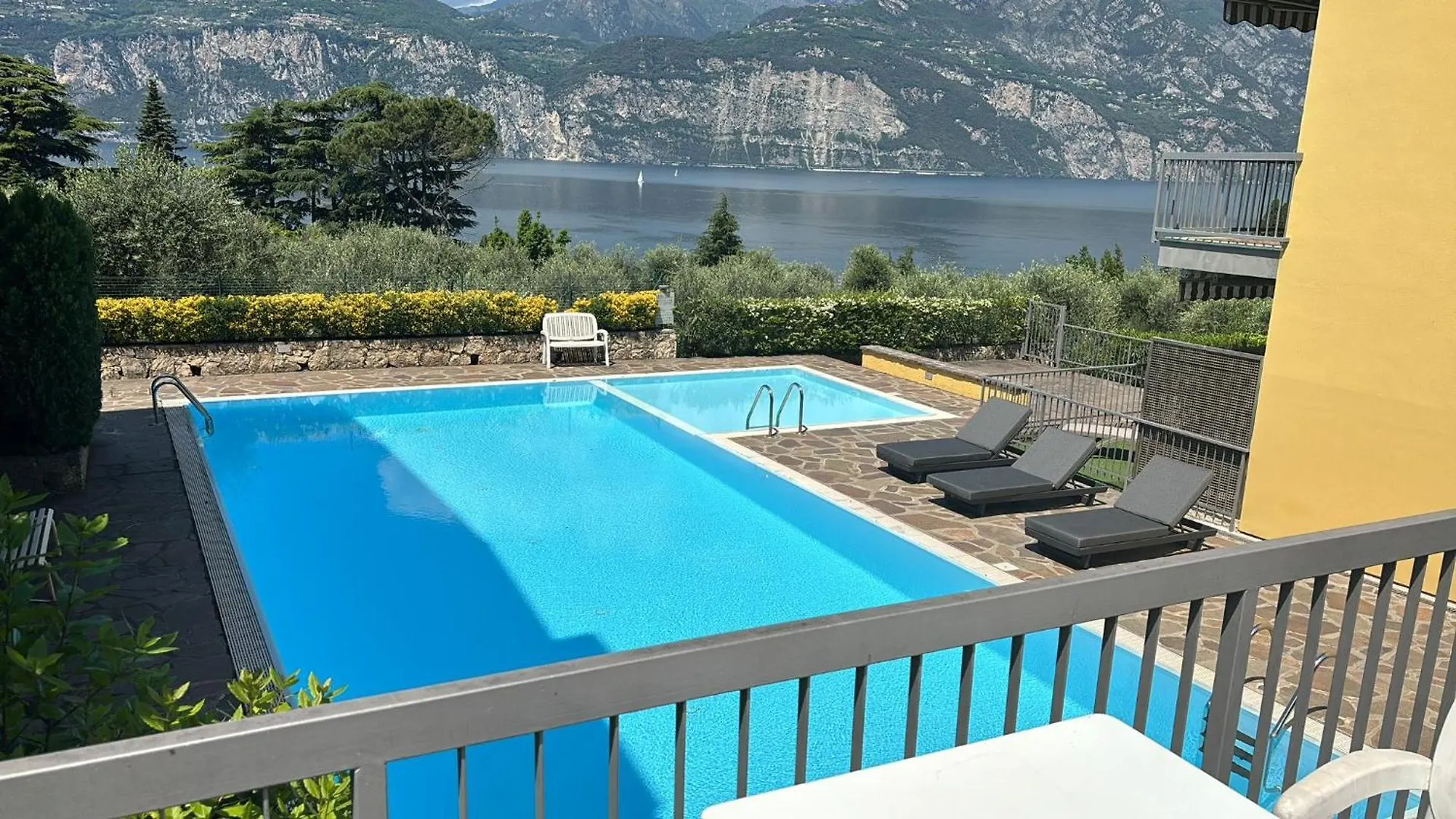 City Central Apartment - Via Panoramica 38 - Malcesine - Pool & Amazing Lakeview Italy