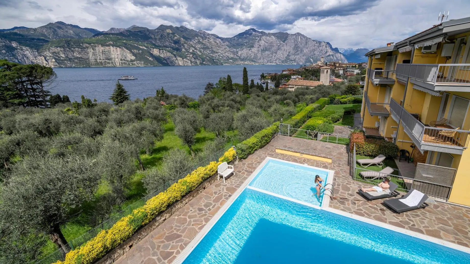 City Central Apartment - Via Panoramica 38 - Malcesine - Pool & Amazing Lakeview Italy